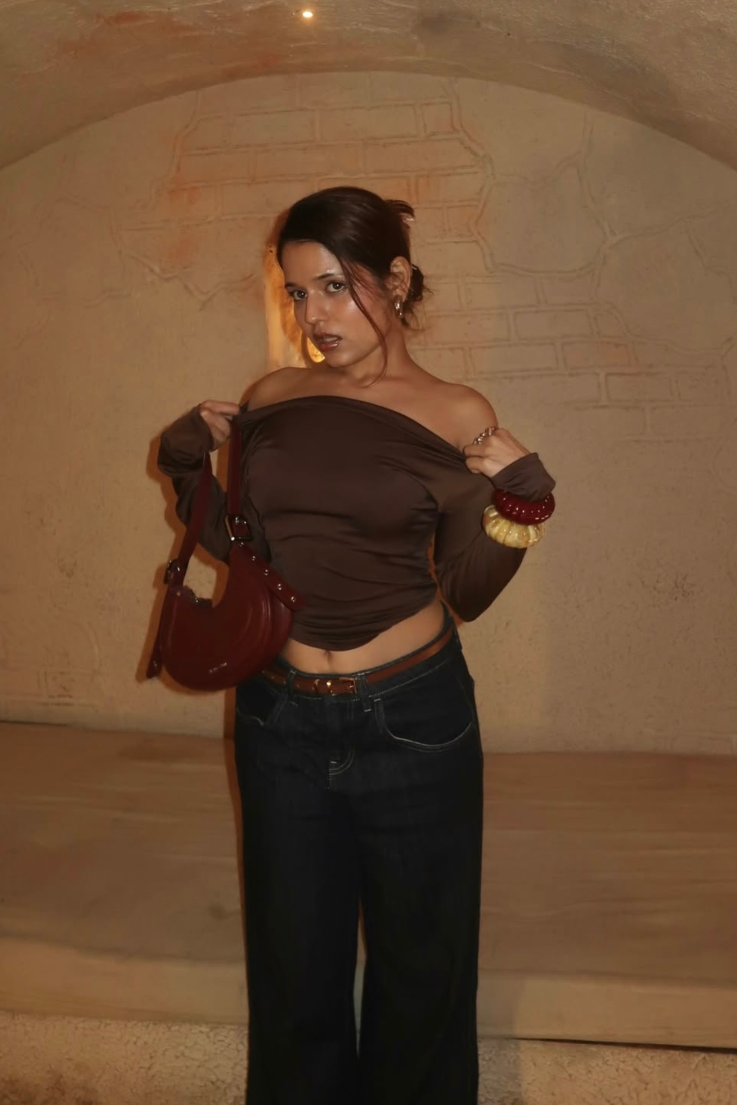 Gurleen in oak top coco