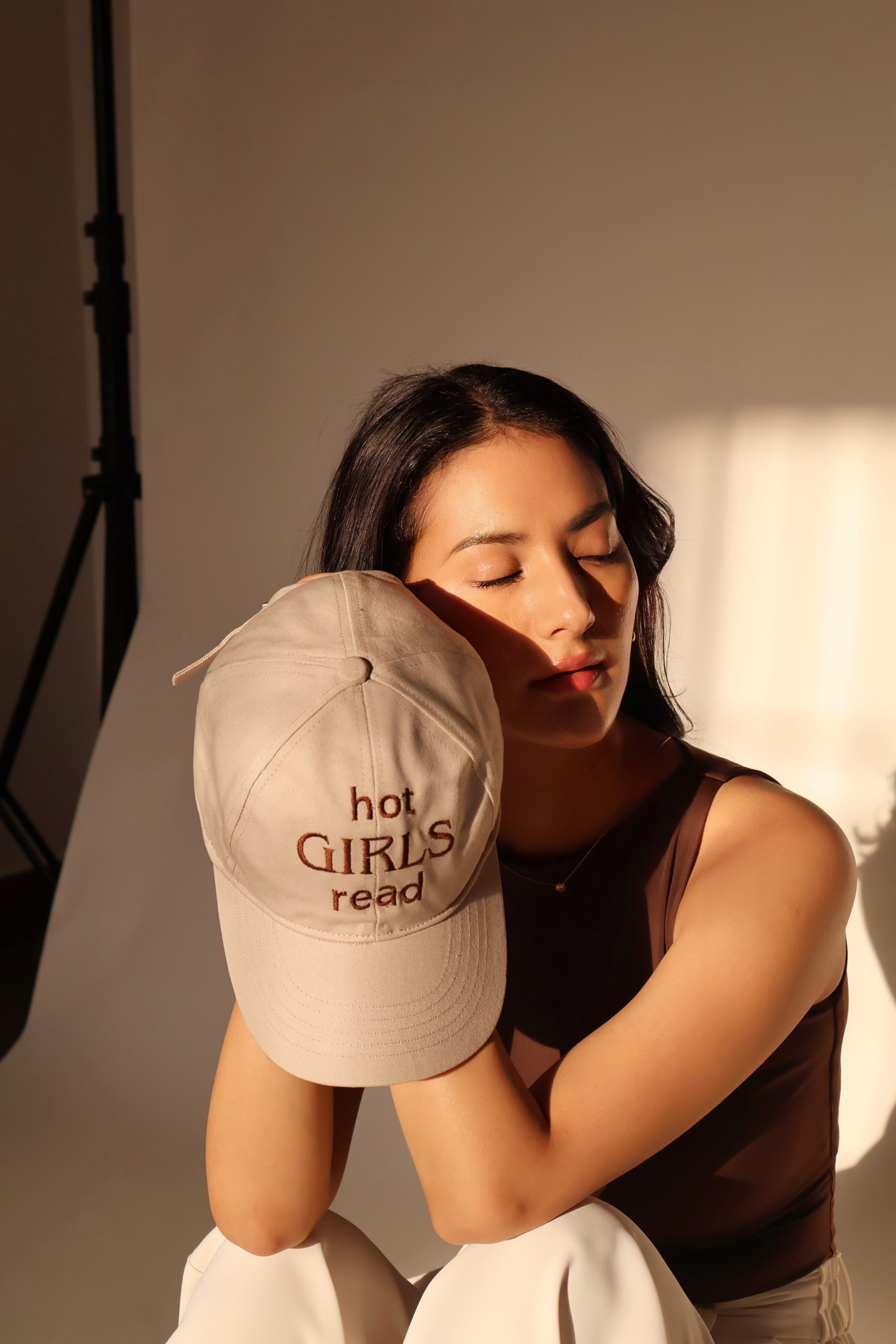 HOT GIRLS READ CAP