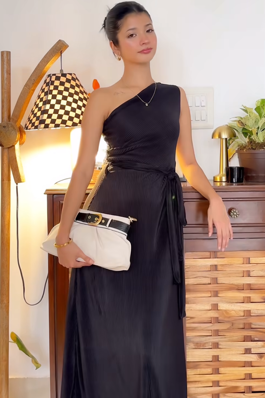 Tanya bed in sun dress onyx