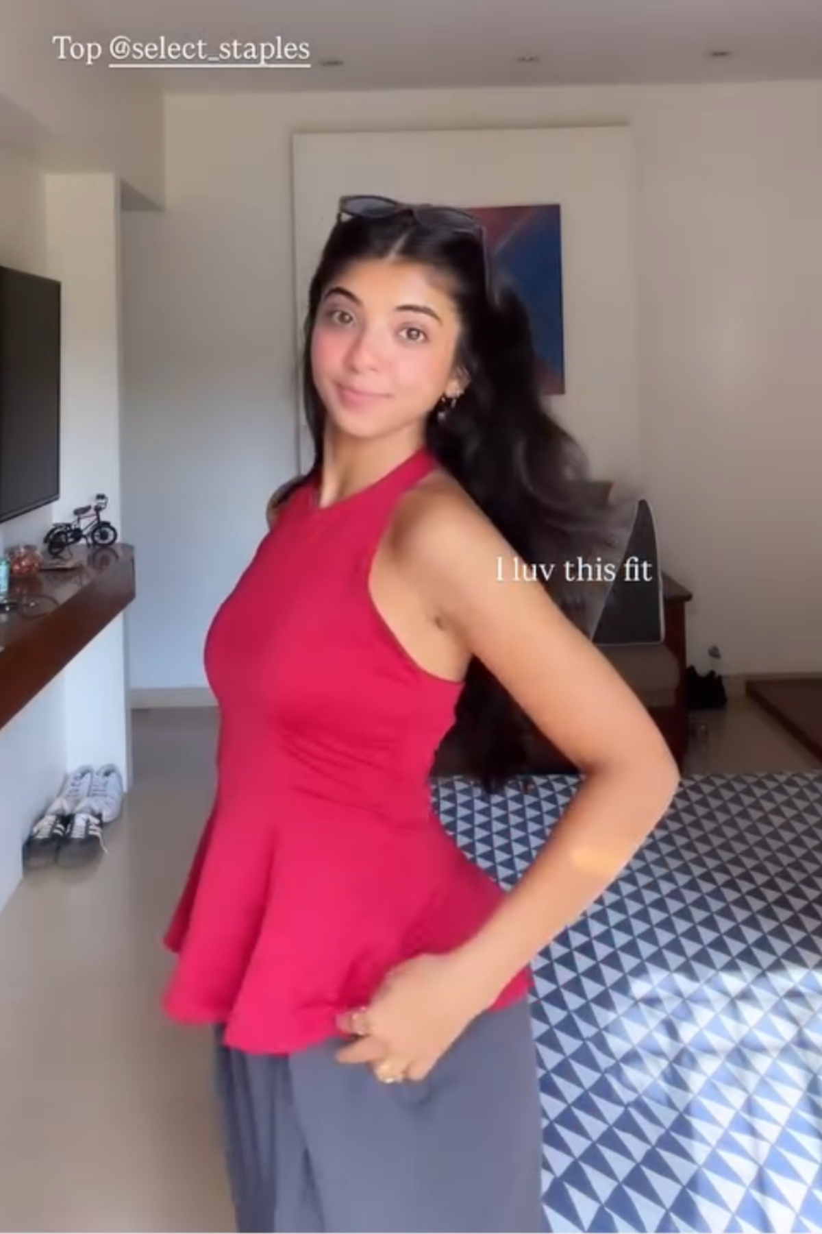 Devishi in Cosmo Top Cherry