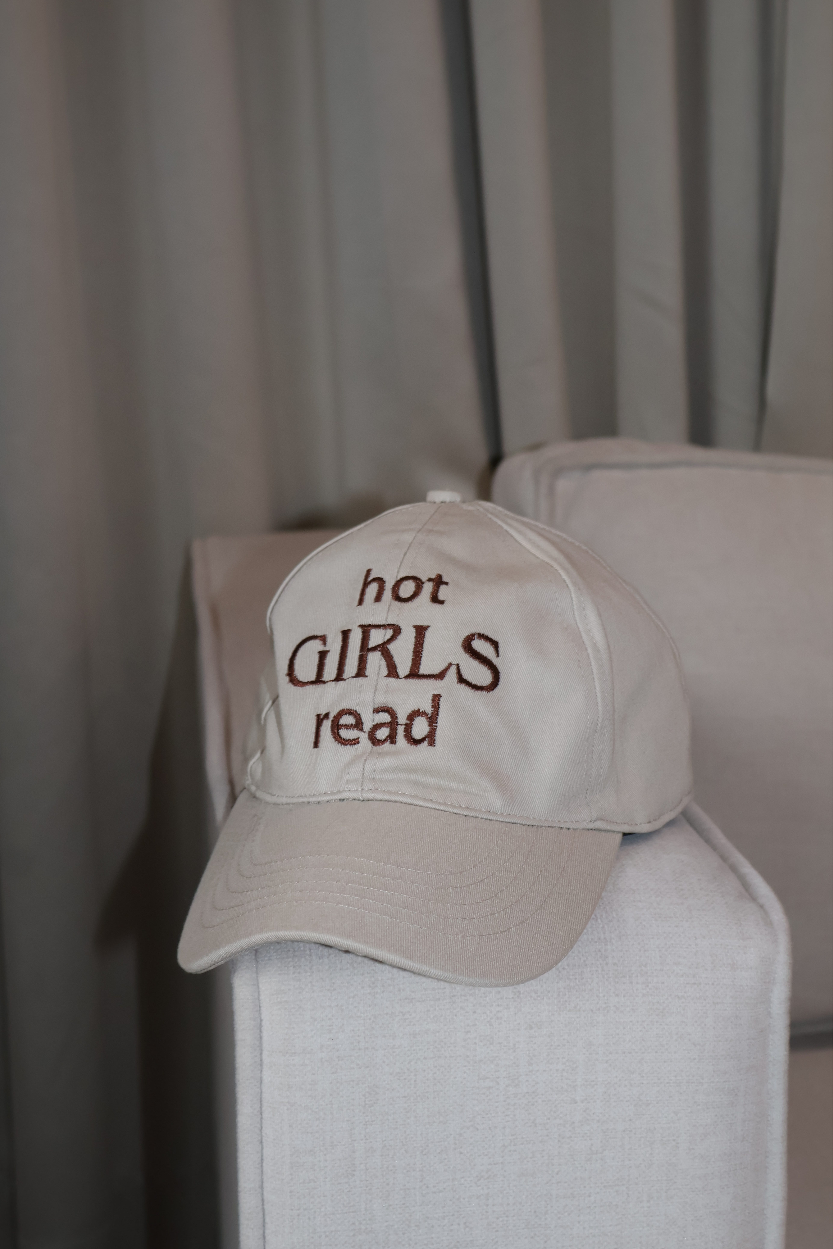 HOT GIRLS READ CAP