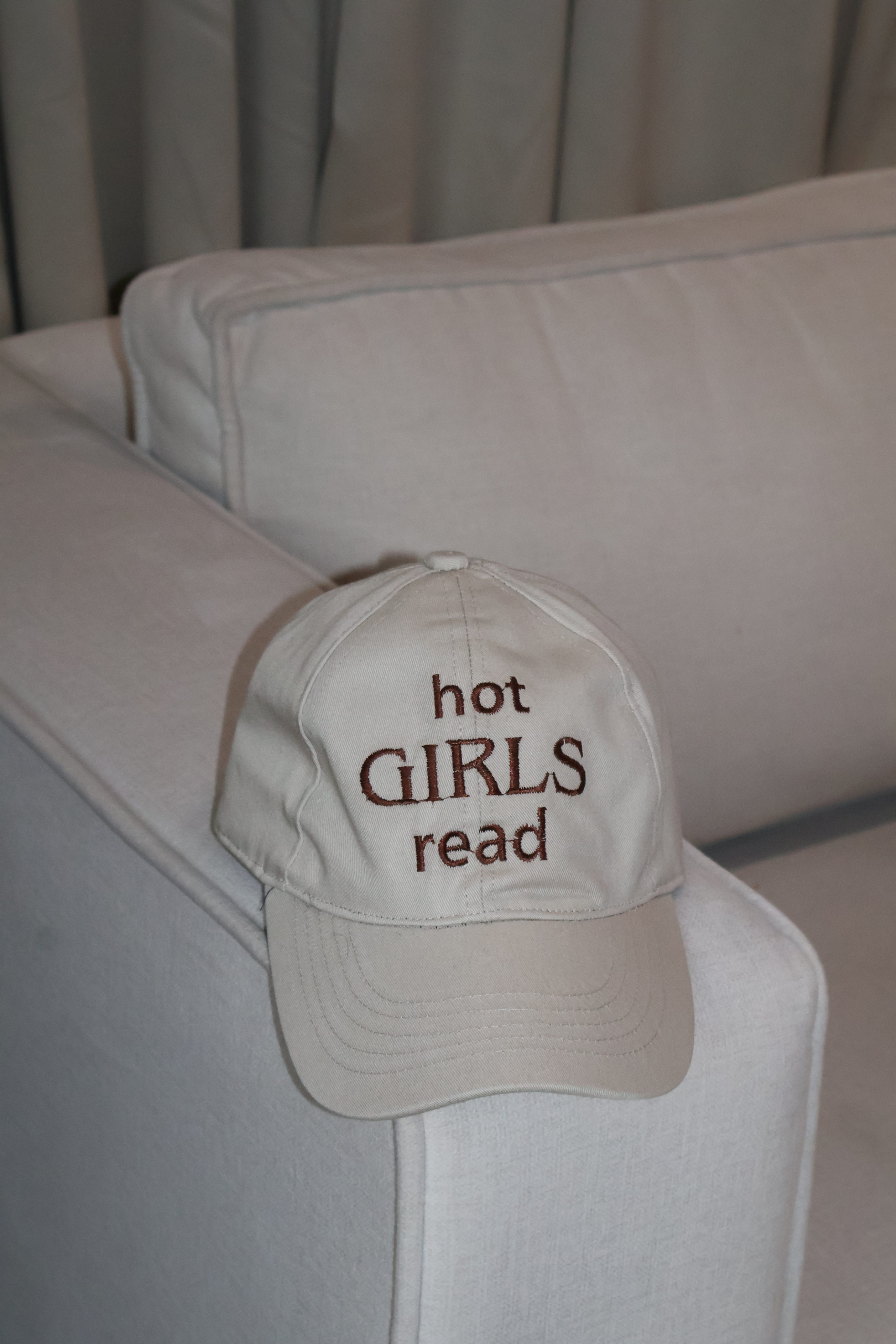 HOT GIRLS READ CAP