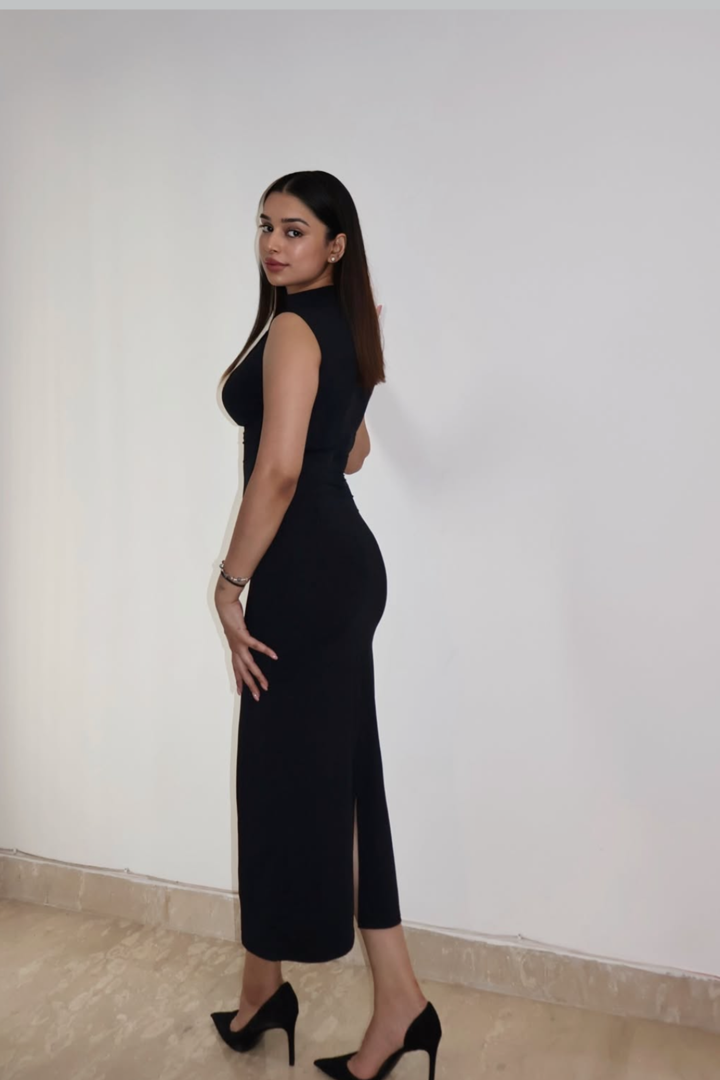 Nidhi in zephyr dress onyx