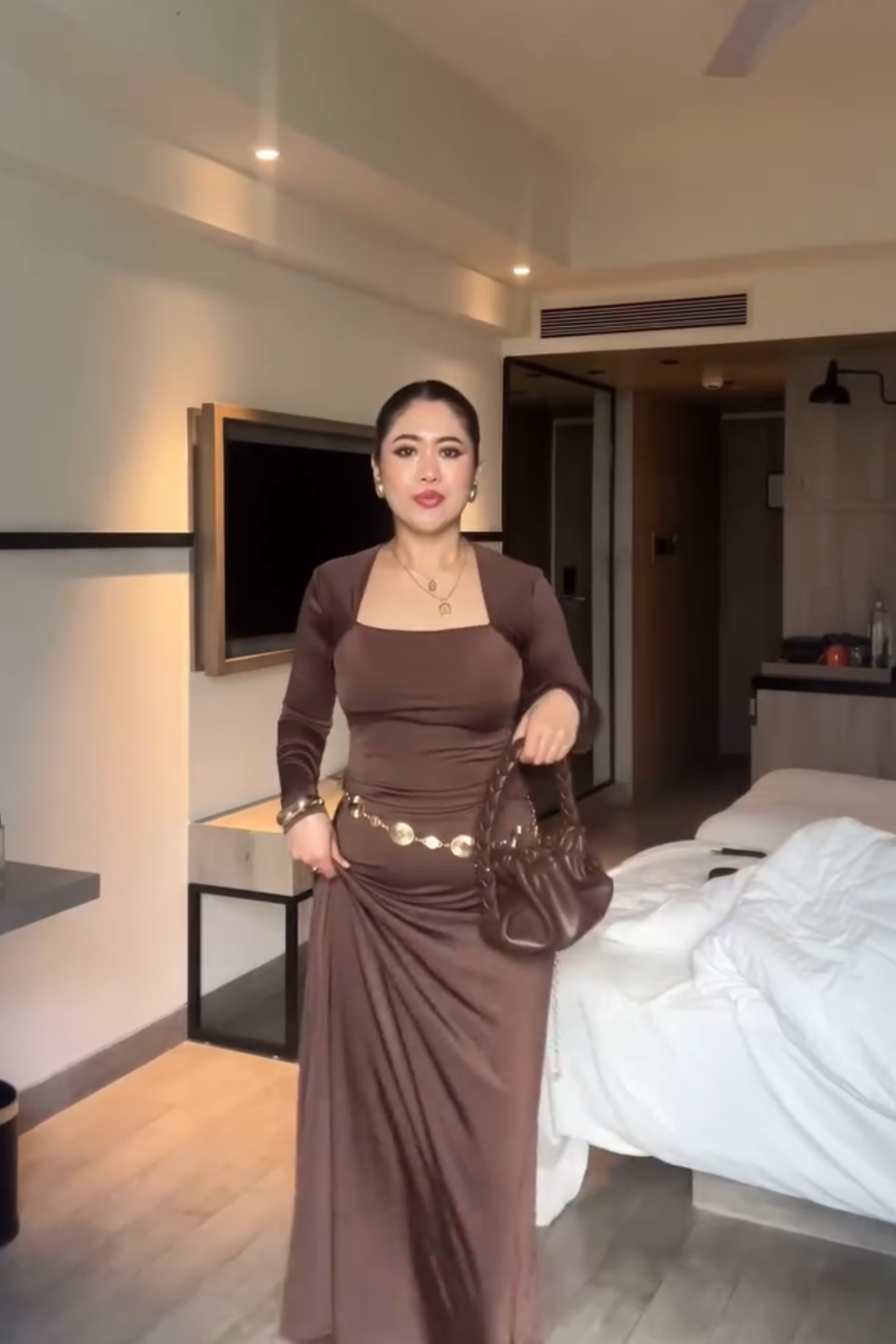 Shivani in cedar skirt coco