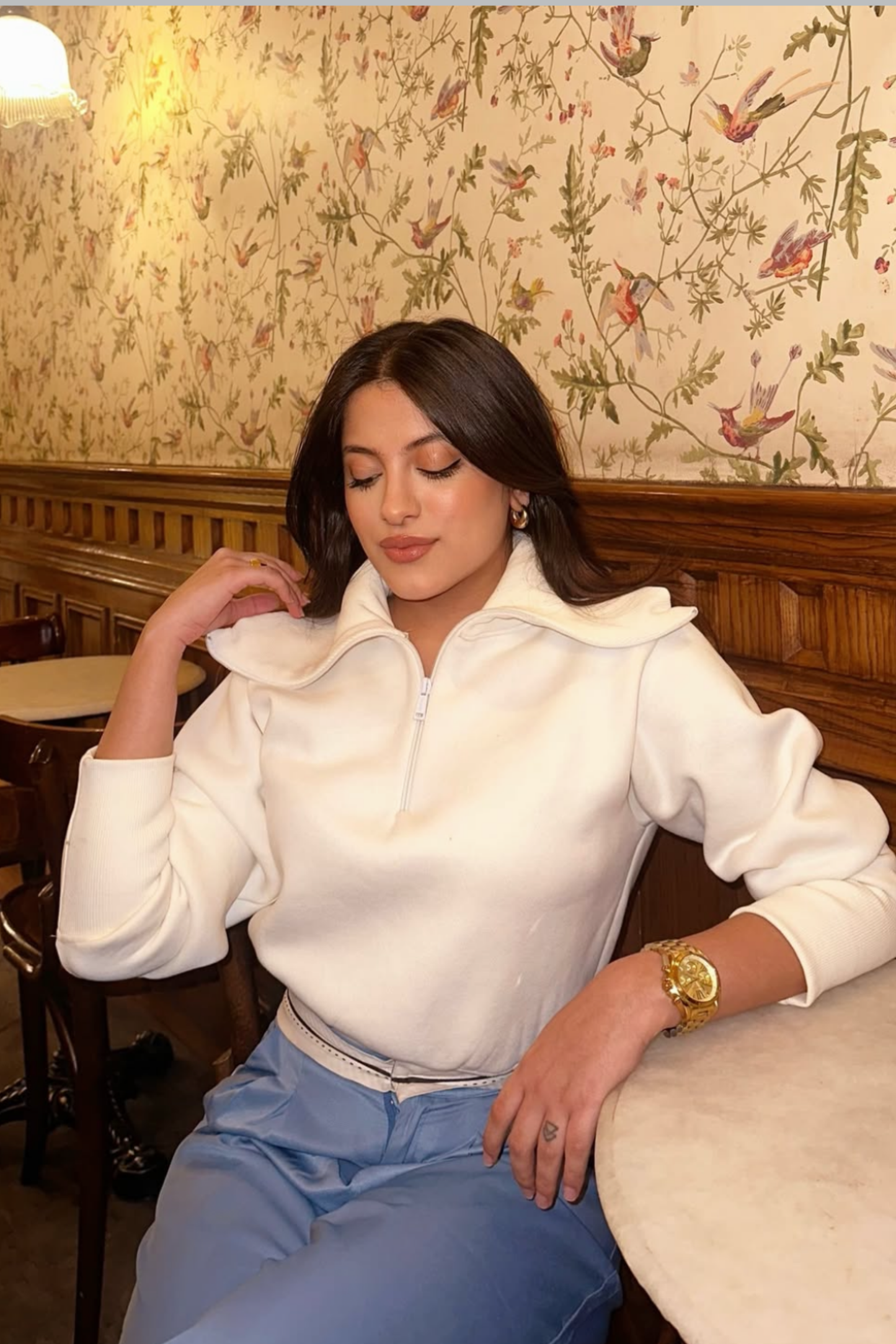 Eva in white cropped zipper