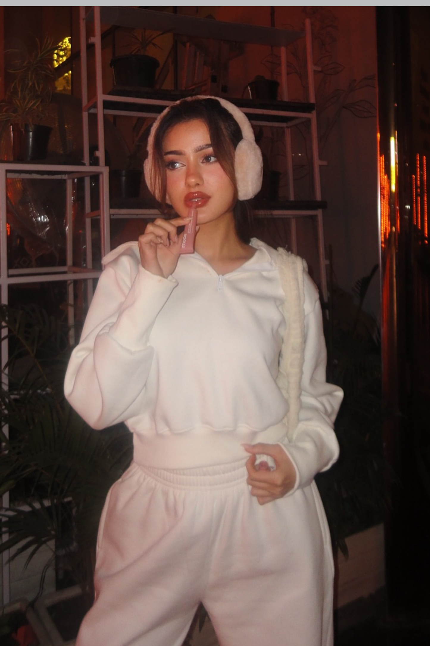 Eva in white cropped zipper