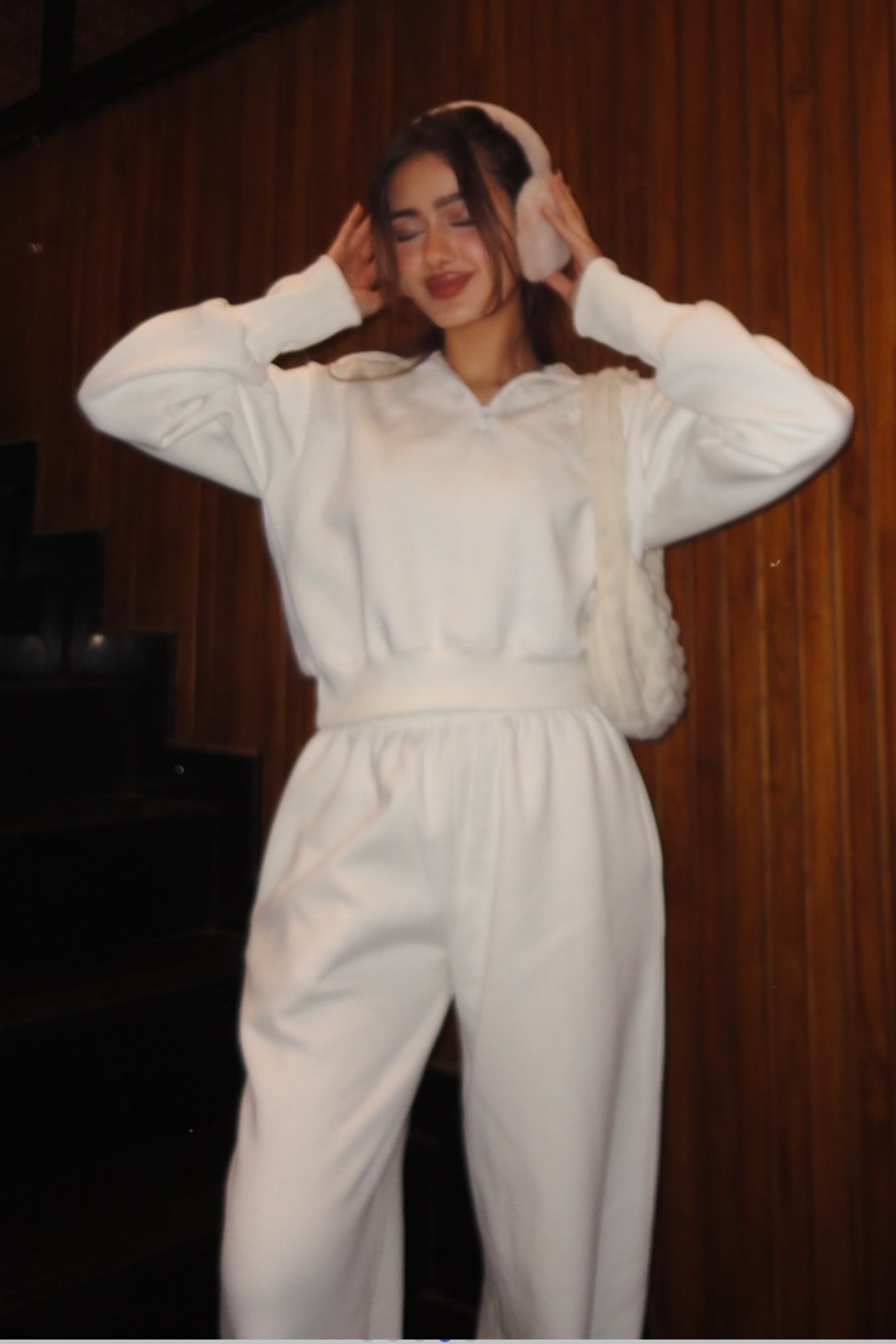 Eva in white cropped zipper